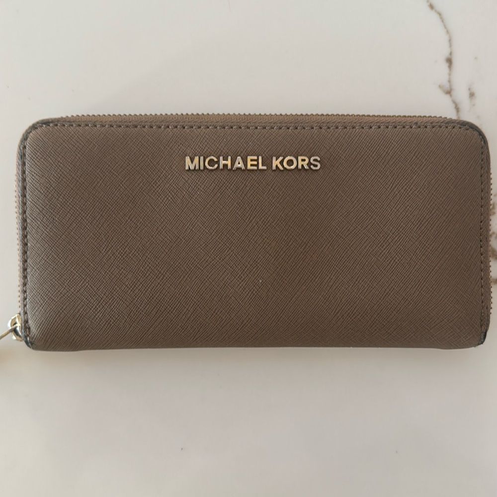 Michael kors wallet